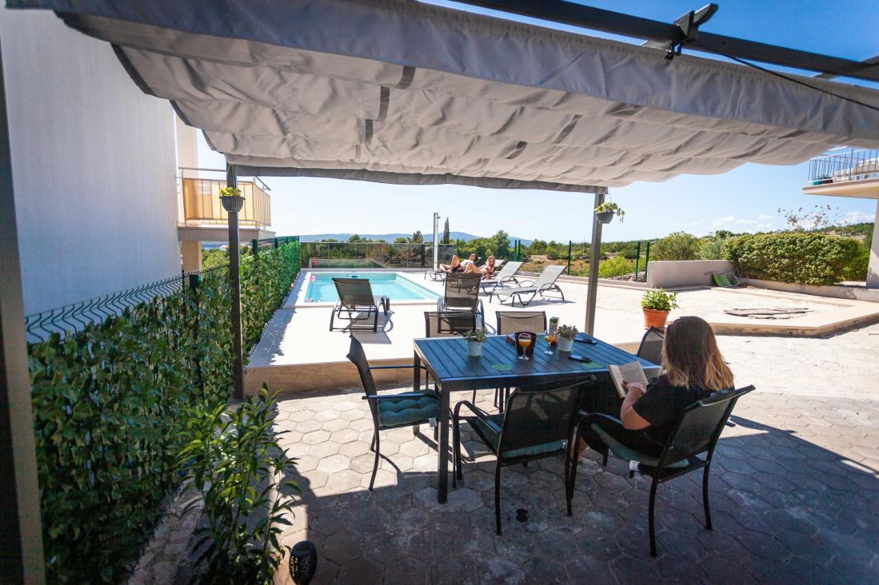 Apartment Jerry With Private Pool Milna  Exterior foto