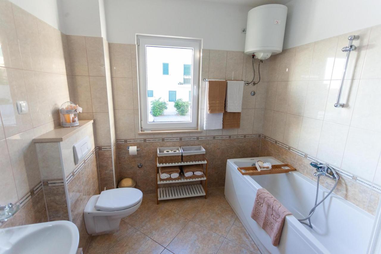 Apartment Jerry With Private Pool Milna  Exterior foto